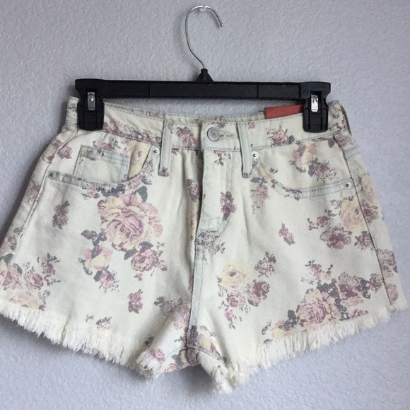 Mossimo Supply Co. Pants - Cute vintage style shirt shorts!!